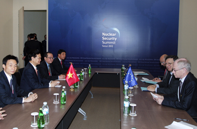 ນາຍົກລັດຖະມົນຕີ Nguyen Tan Dung ເລີ່ມຕົ້ນການຢ້ຽມຢາມ ສ.ເກົາຫຼີຢ່າງເປັນທາງການ